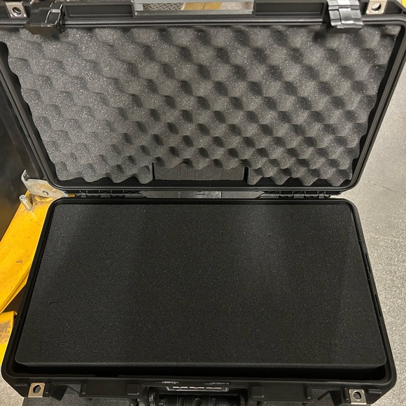 Air Black Travel Case - Picture 2 of 3